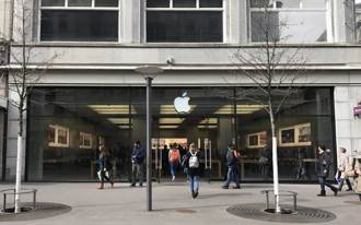 Apple: la batería del iPhone sobrecalentada lesiona al técnico y evacua la tienda