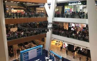 Tienda ofrece iPhones por R$ 170 y genera caos en centro comercial