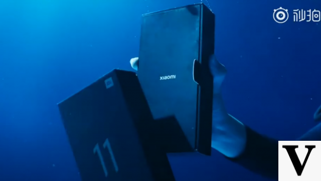 IP68 probado! Xiaomi Mi 11 Ultra se somete a unboxing bajo el agua; reloj