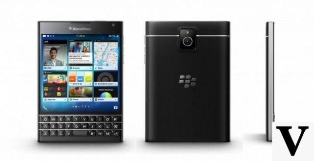 Práctico: Blackberry Passport, la parte superior de la línea con pantalla cuadrada y teclado QWERTY físico