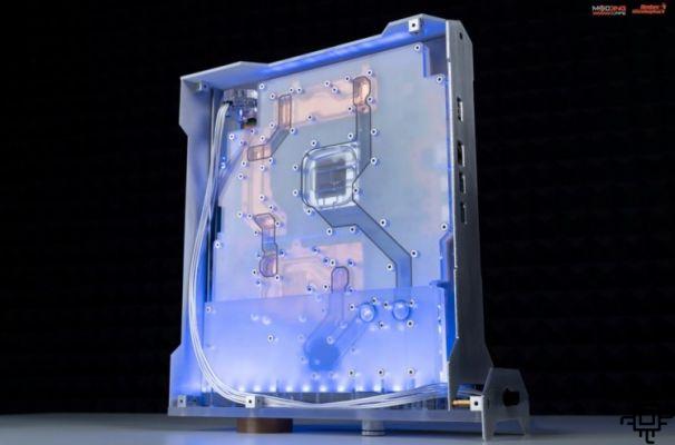 PS5 está personalizado por casemoder y gana refrigeración líquida