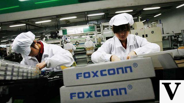 Alta demanda: la fábrica de Foxconn trabaja las 24 horas del día en la producción del iPhone 12